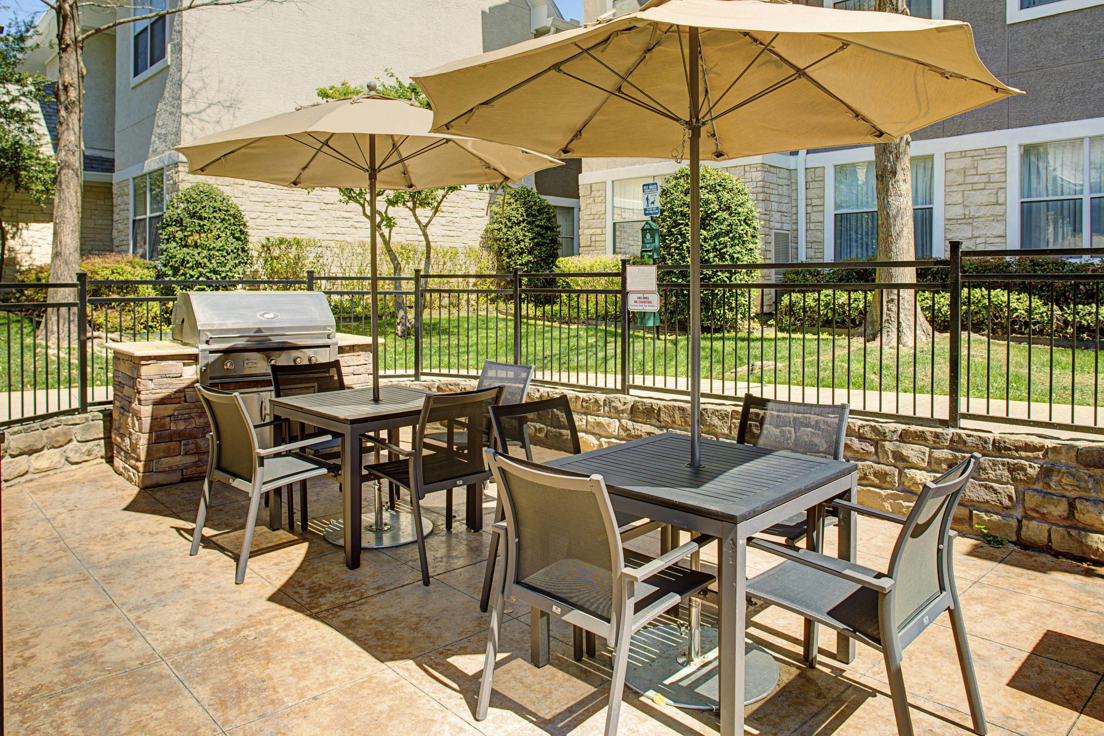 Staying Near Peter Pan Park: 4 Golf Hotels Compared