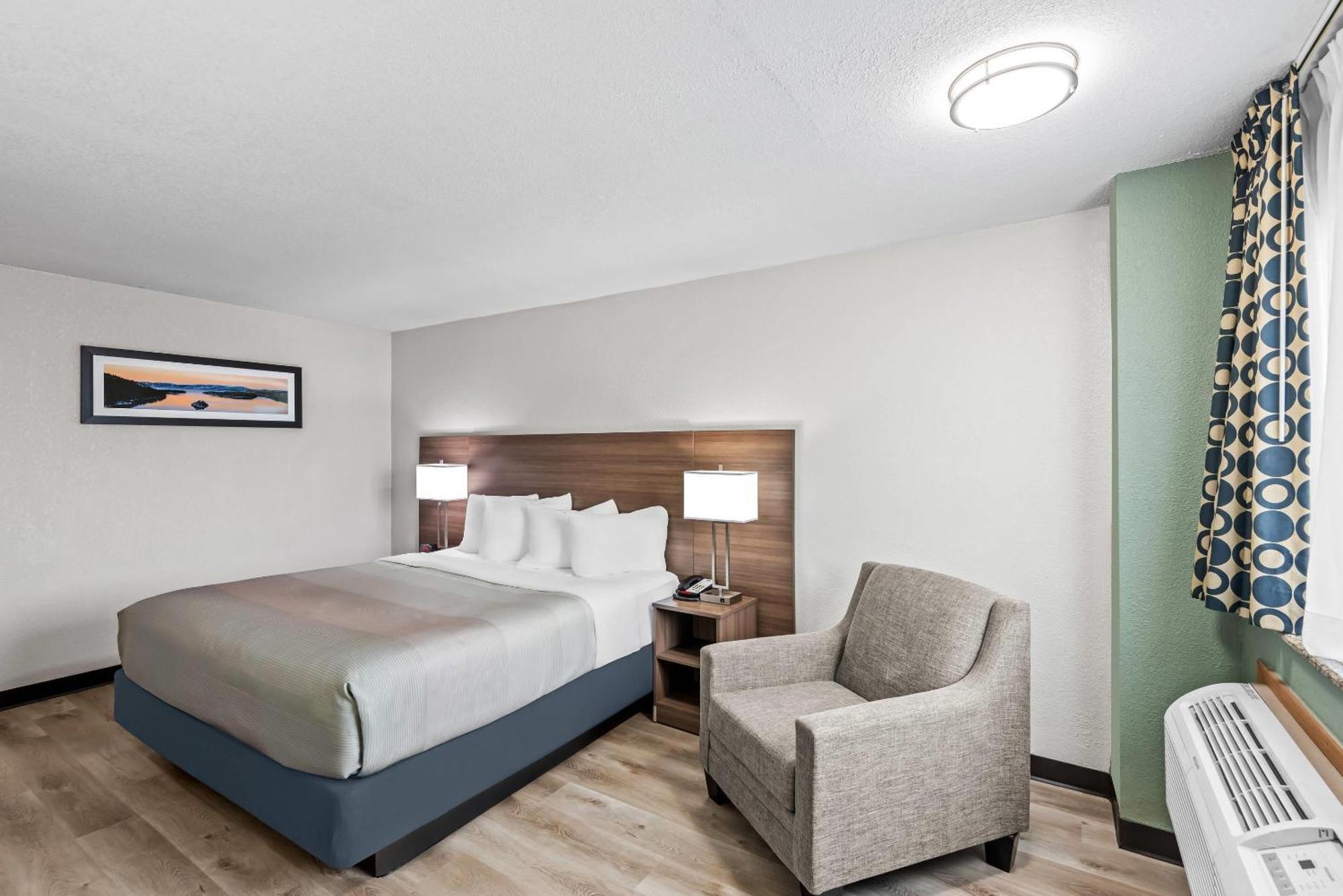 6 Smart Design Hotels Near Salisbury House Worth Booking