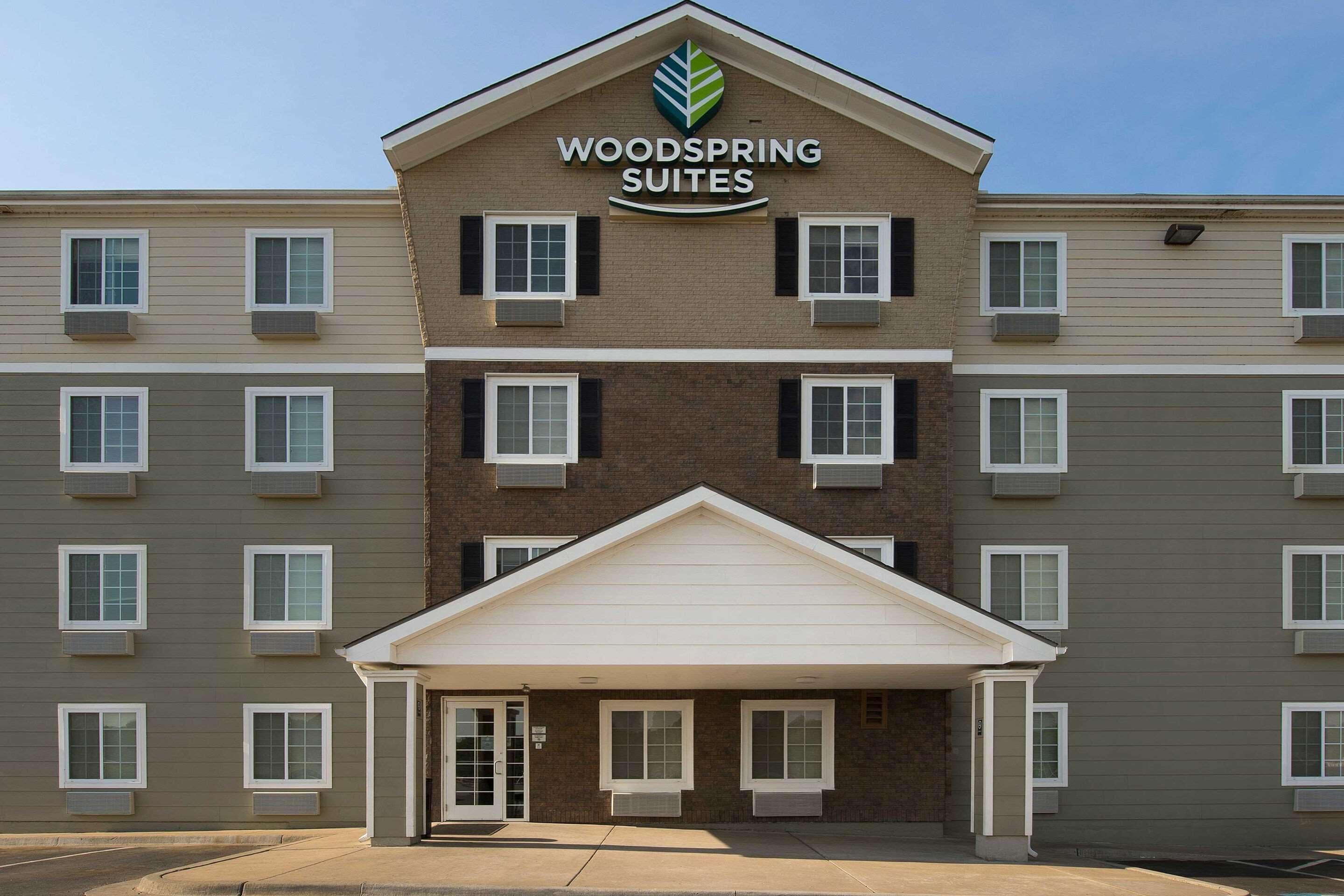 5 Budget Hotels Near Johnson County Parks and Rec Worth Booking
