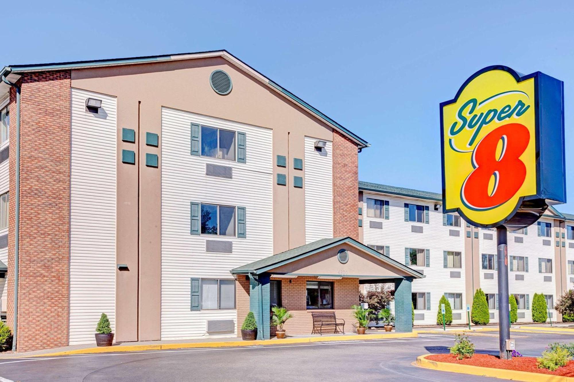 4 Budget Hotels Near Cave Hill Cemetery That Deliver Value