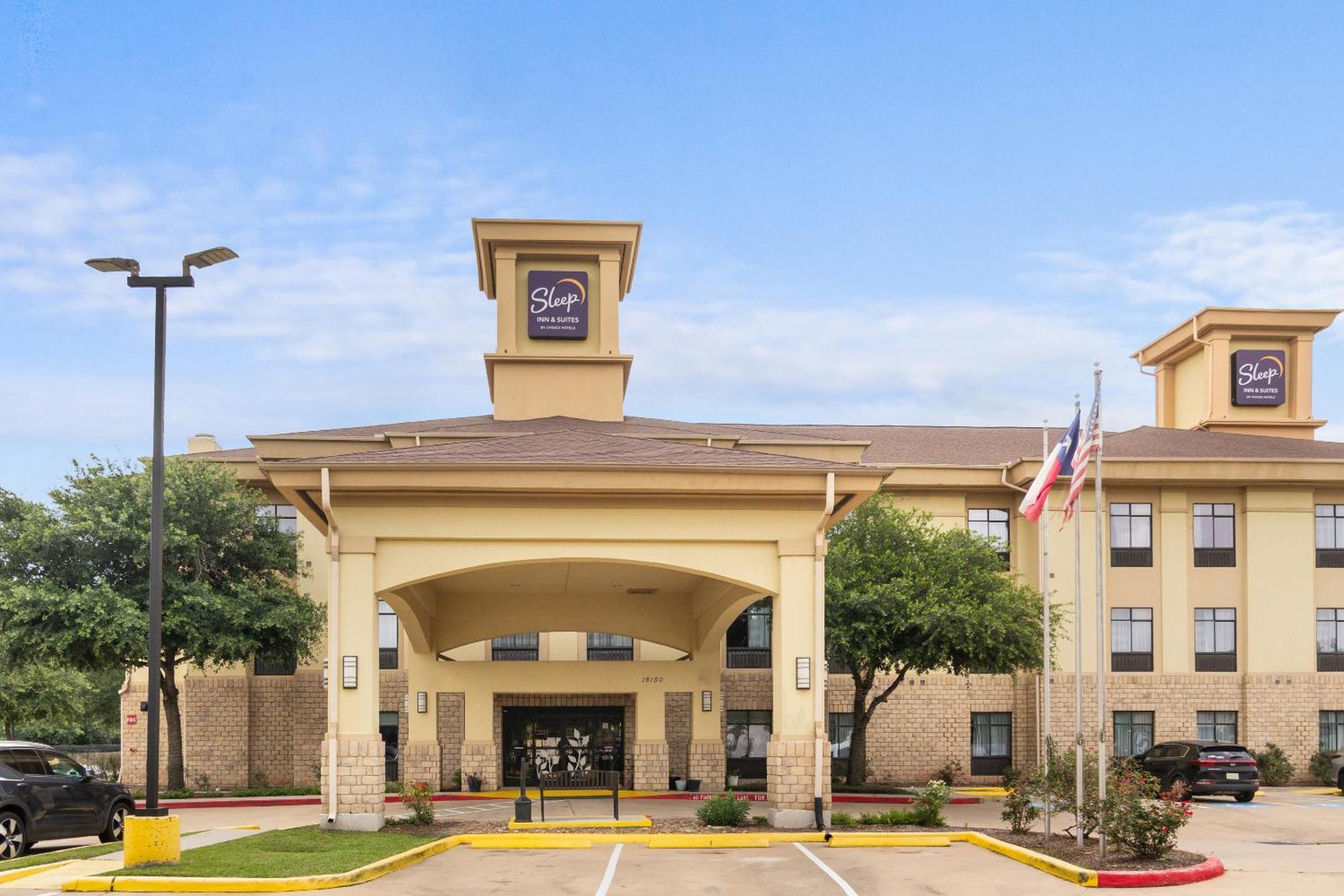 Where to Stay Near Humble City Park: 4 Airport Hotels Reviewed