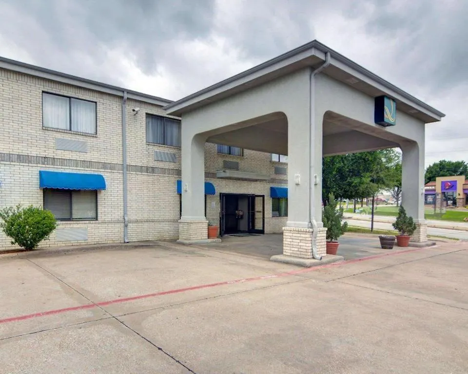 8 Smart Business Hotels Near Six Flags Over Texas Worth Booking