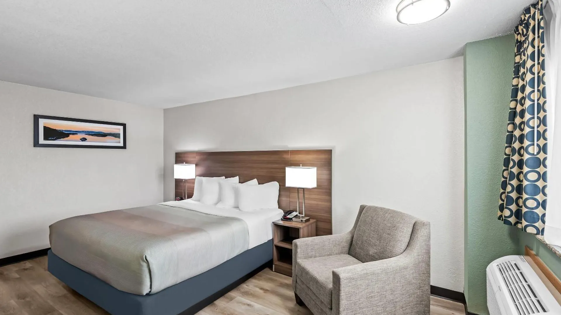 6 Smart Design Hotels Near Salisbury House Worth Booking
