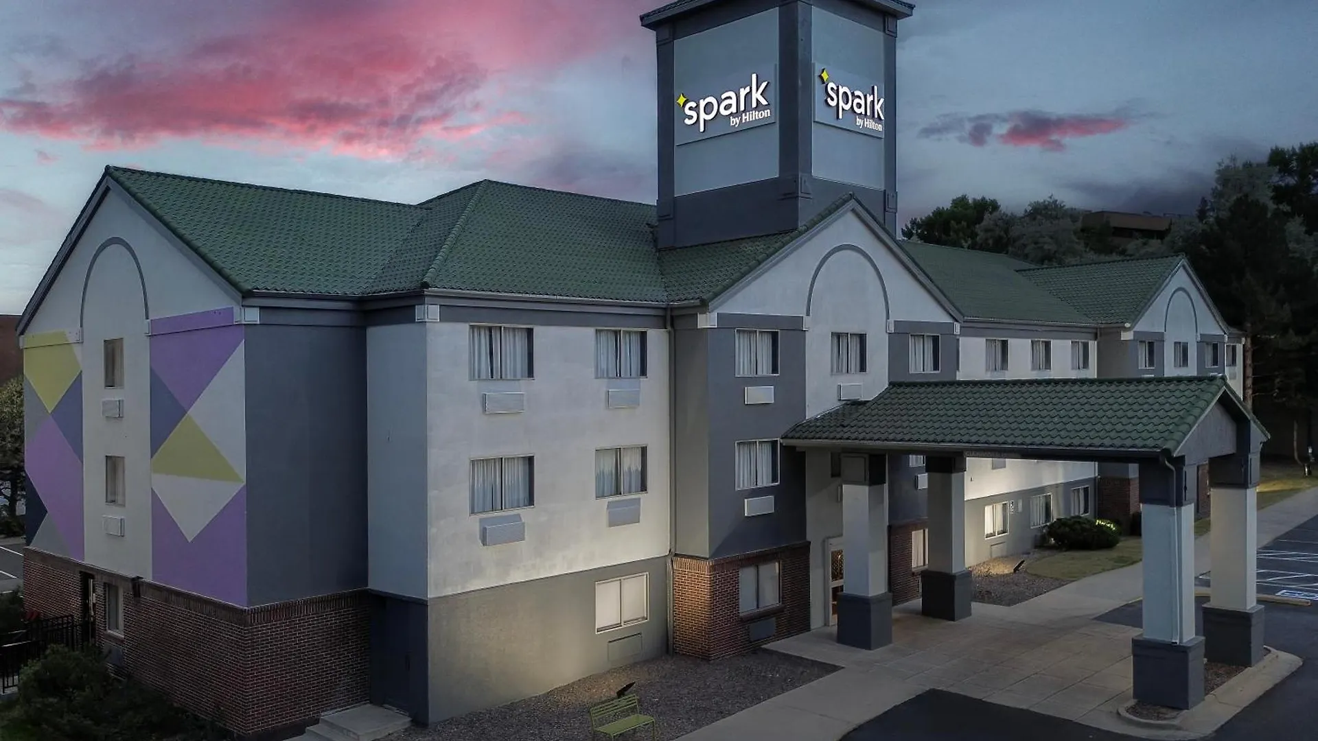 4 Smart Hotels Near Harvard Gulch Park Worth Booking