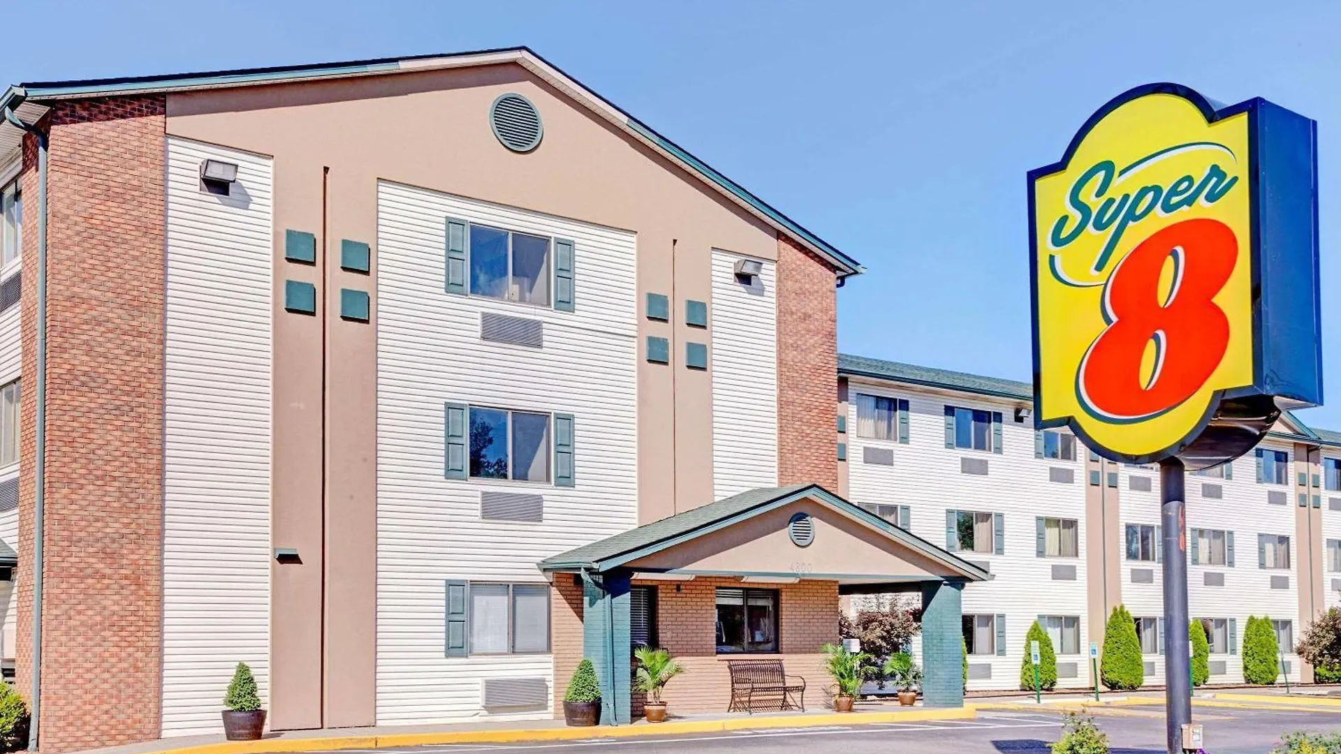 4 Budget Hotels Near Cave Hill Cemetery That Deliver Value