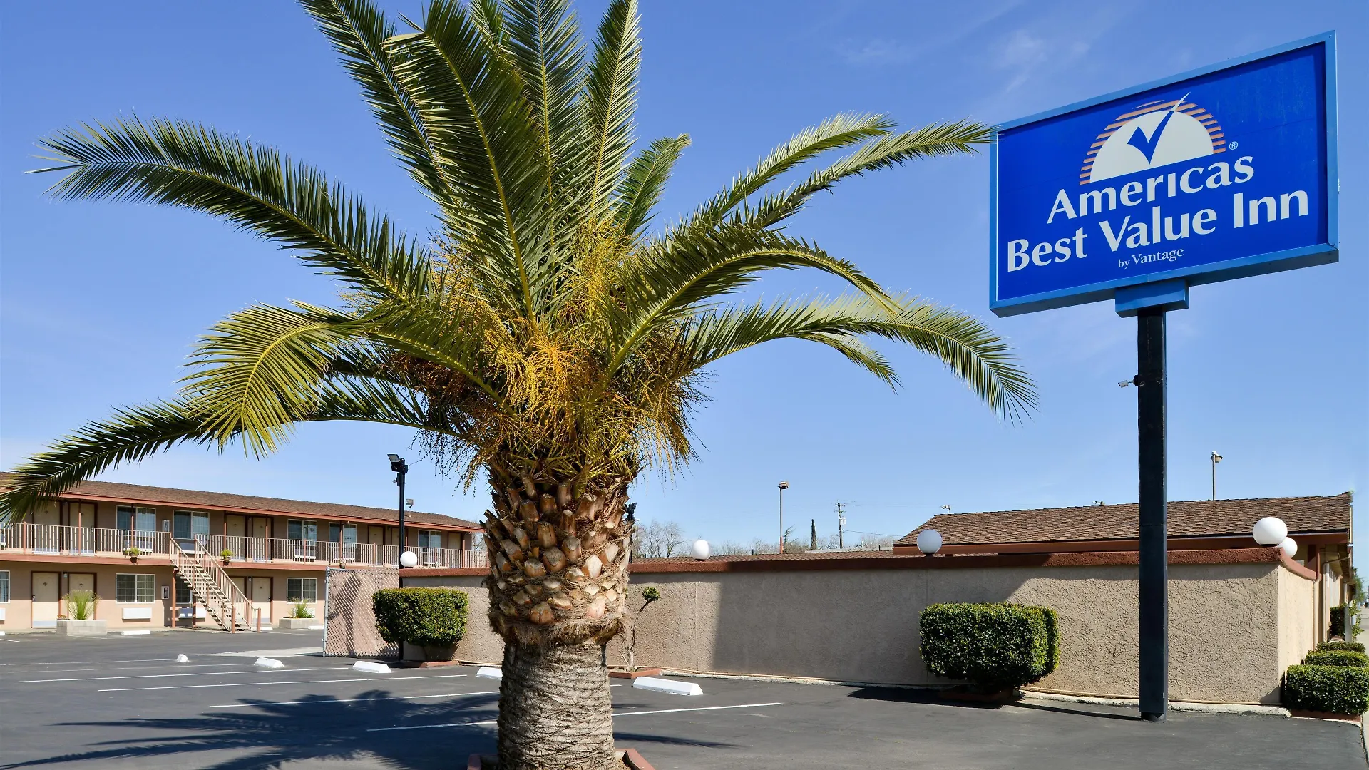 Staying in Northern California: 15 Two-Star Hotels Compared