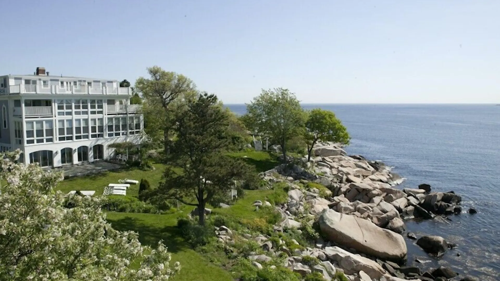 9 Best Hotels in New England With a Top-Rated Location