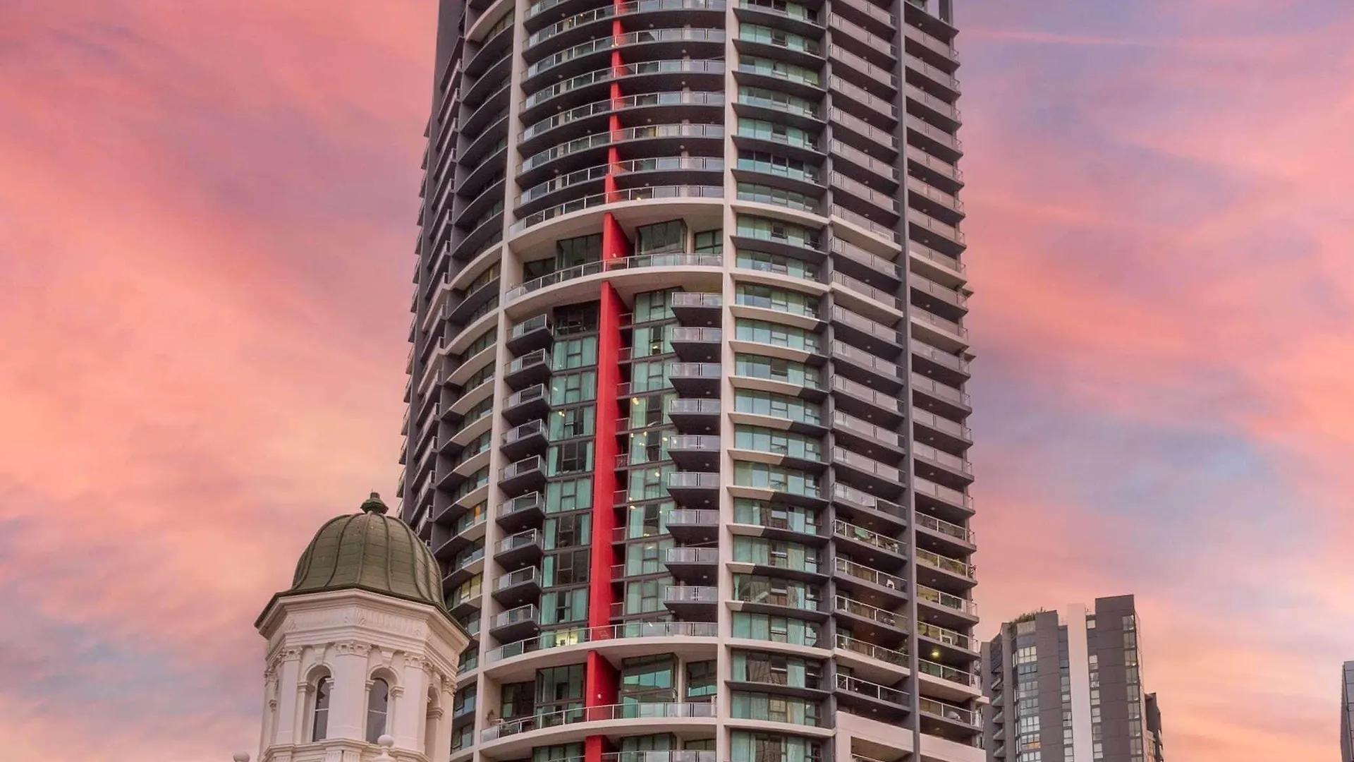 Staying Near Customs House: 4 Oaks Brisbane Hotels Compared