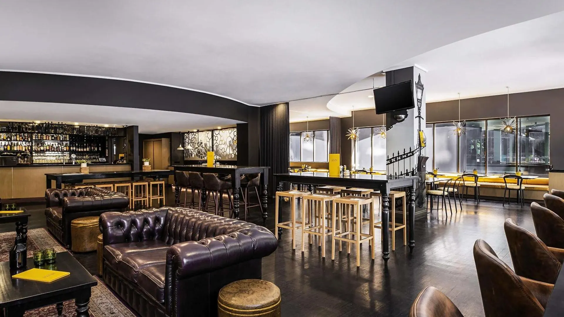 Near Emporium Melbourne: 4 Mantra Hotels Compared