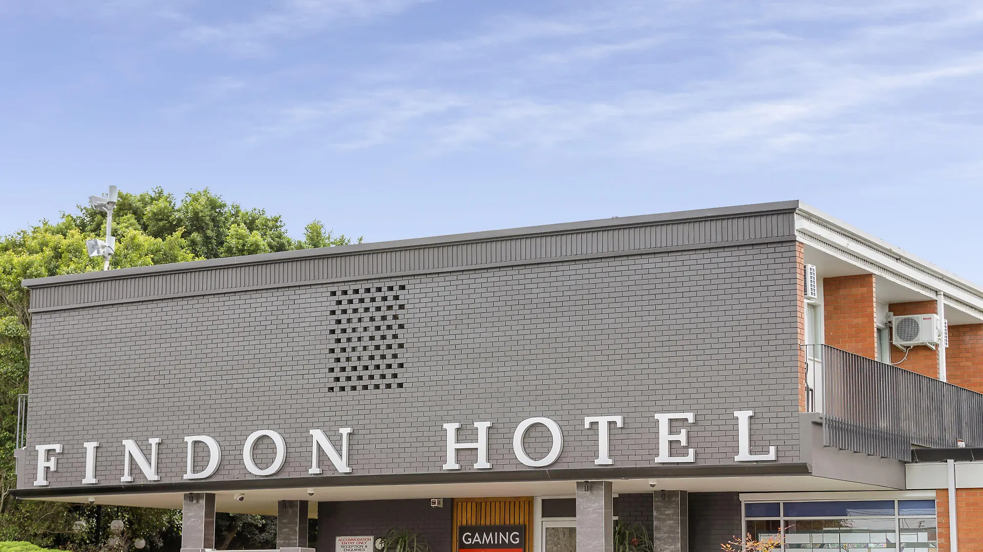 Staying Near Adelaide Oval: 15 Airport Hotels Compared