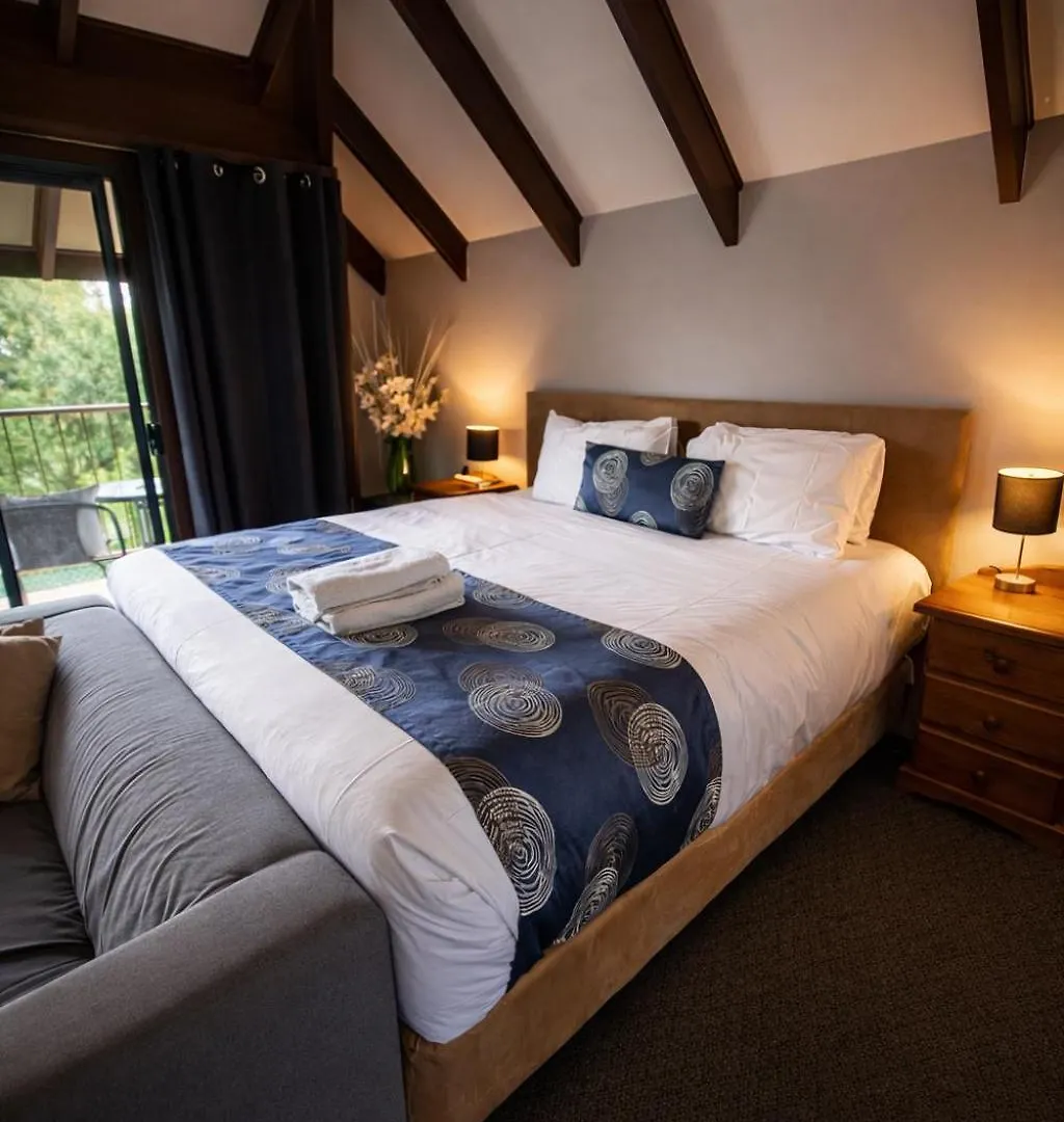 Staying Near Beerenberg Farm: 4 Couples Hotels Compared