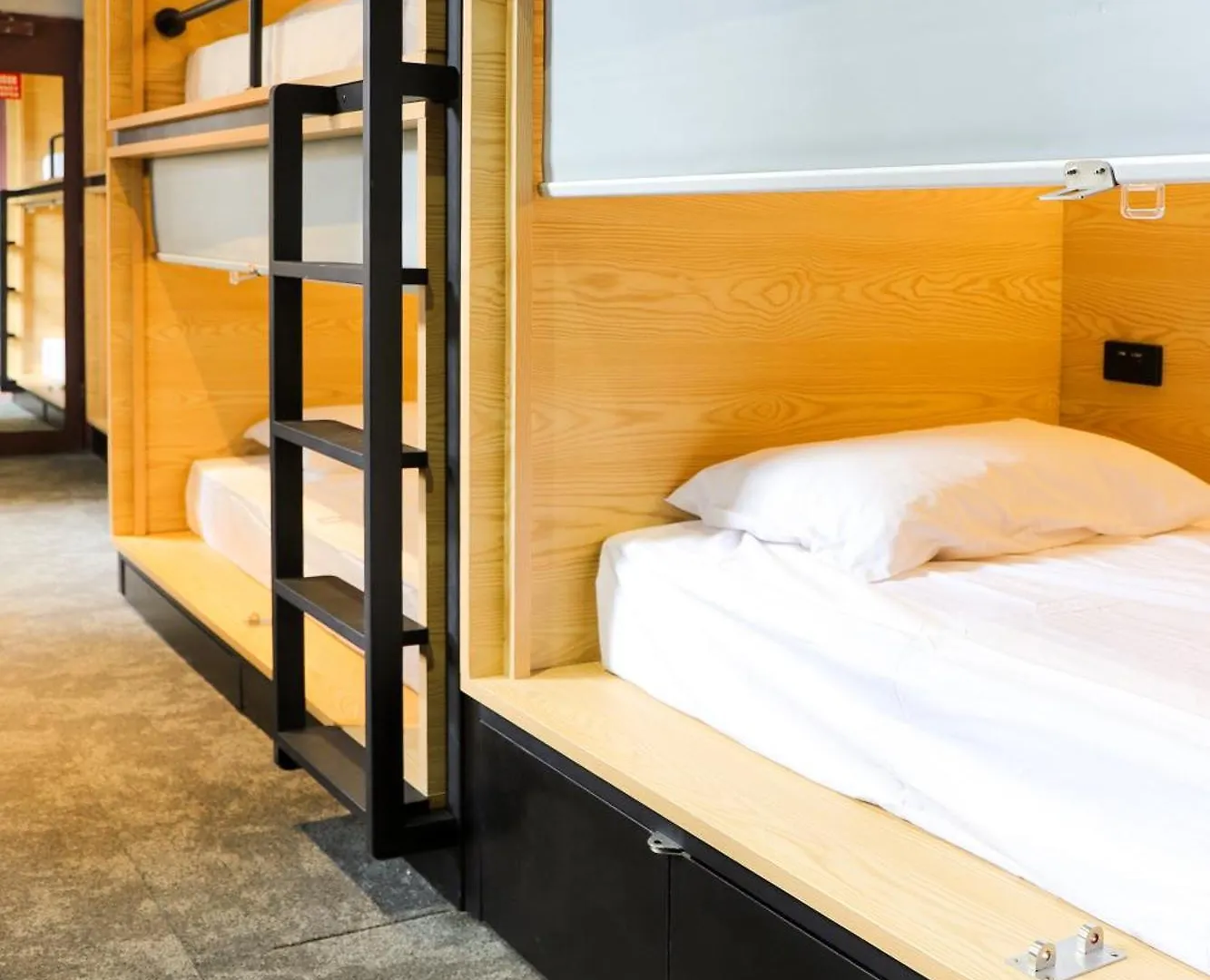 Staying Near Macquarie Street: 12 Budget Hotels Compared