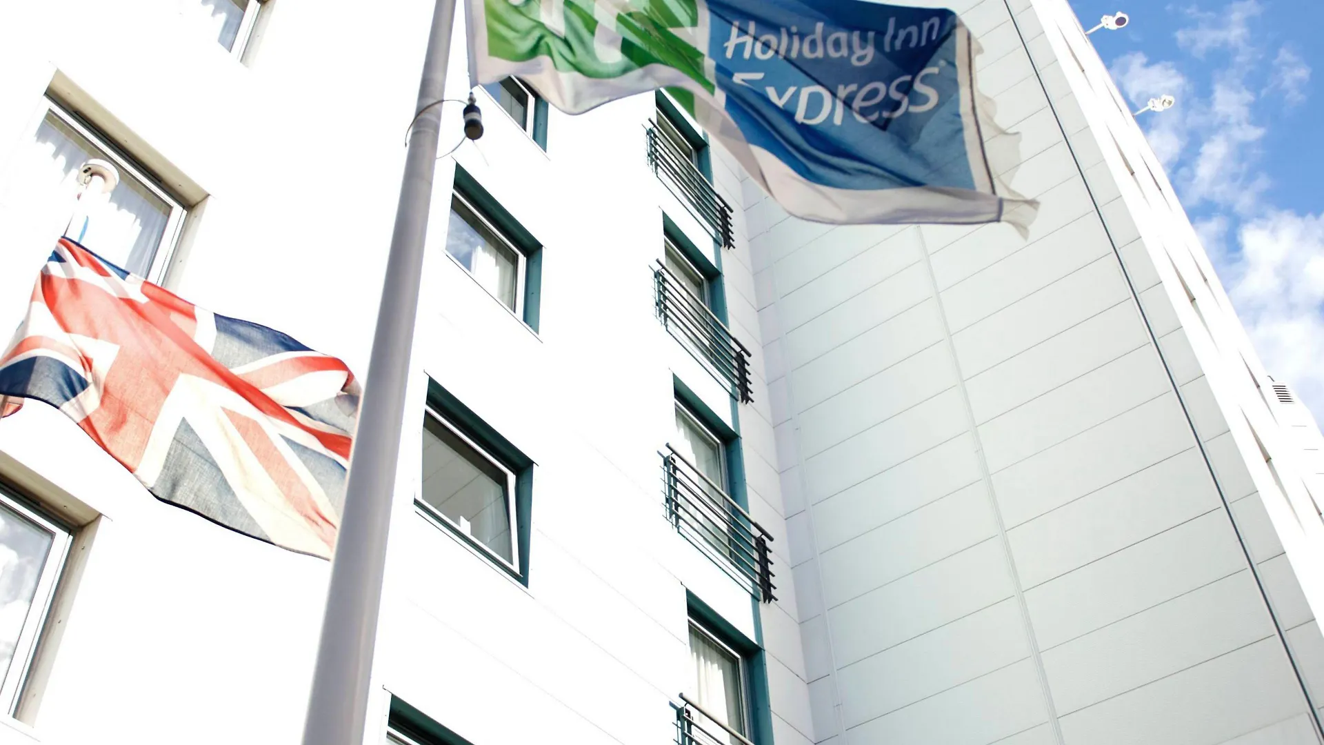 7 Family Hotels Near Morden Hall Park Worth Booking