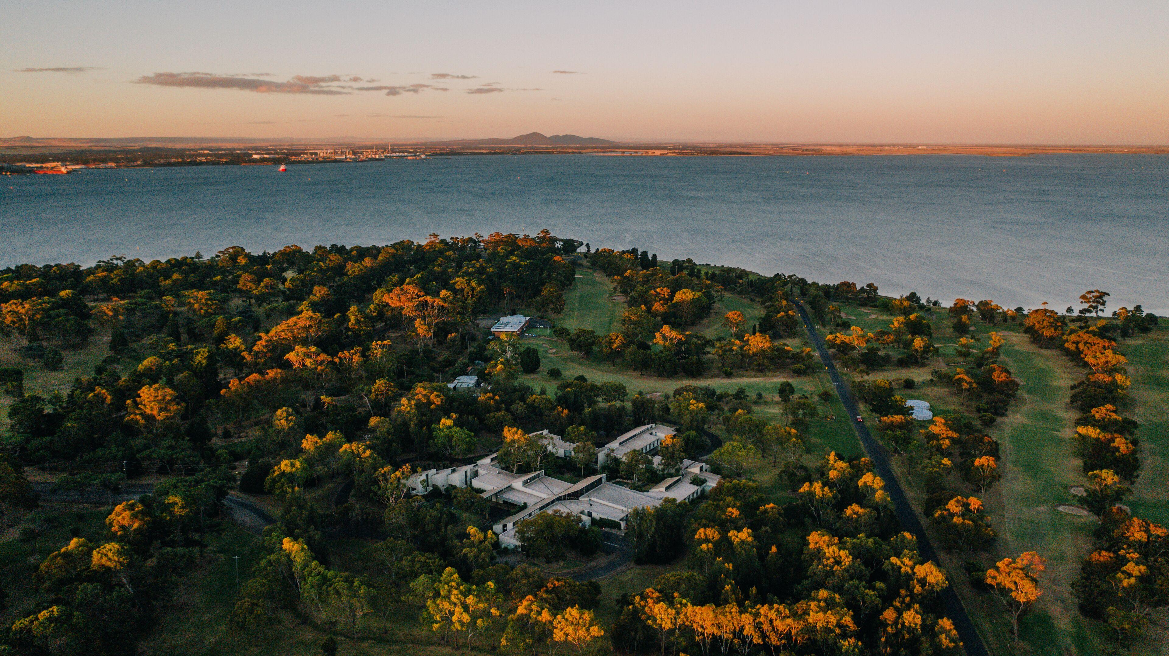 2 Top-Rated Hotels Close to Geelong Botanic Gardens