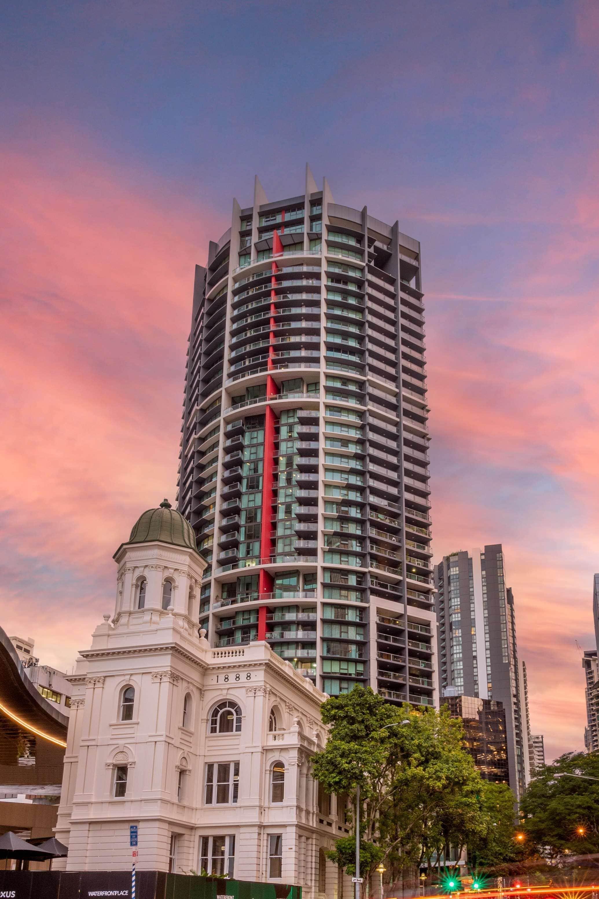 Staying Near Customs House: 4 Oaks Brisbane Hotels Compared