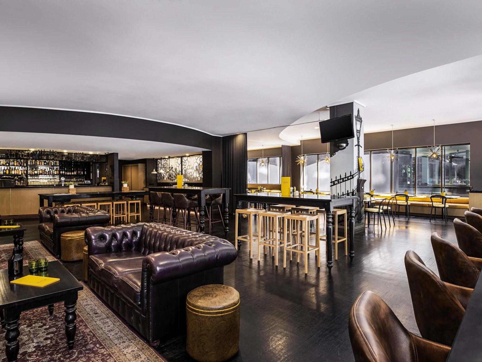 Near Emporium Melbourne: 4 Mantra Hotels Compared