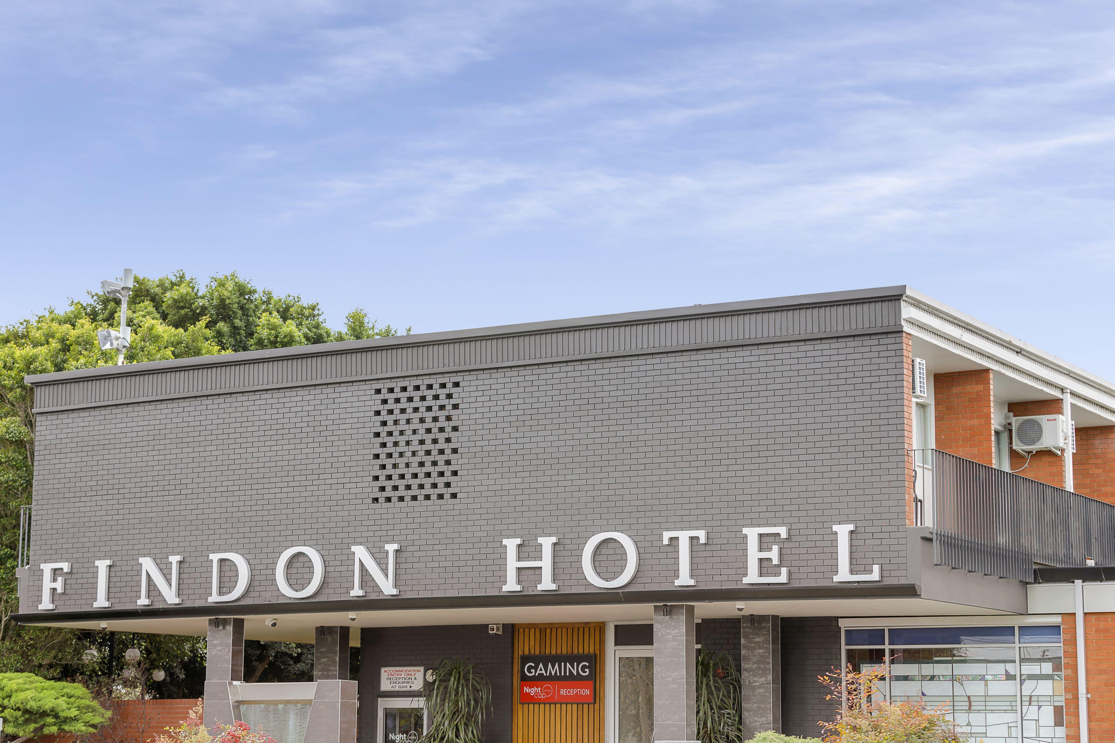 Staying Near Adelaide Oval: 15 Airport Hotels Compared