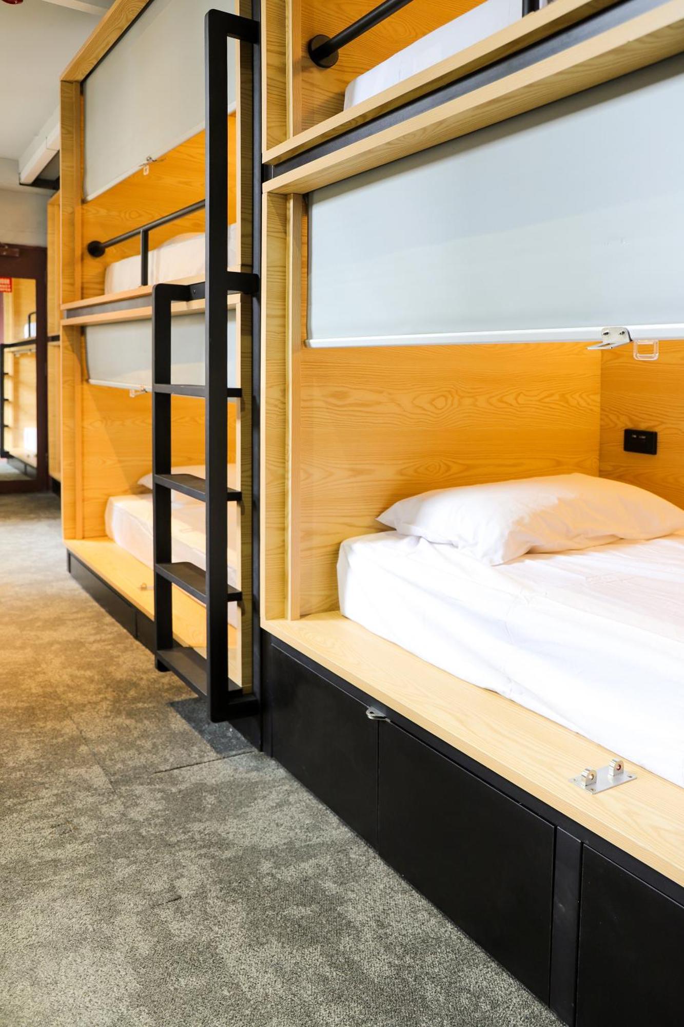 Staying Near Macquarie Street: 12 Budget Hotels Compared