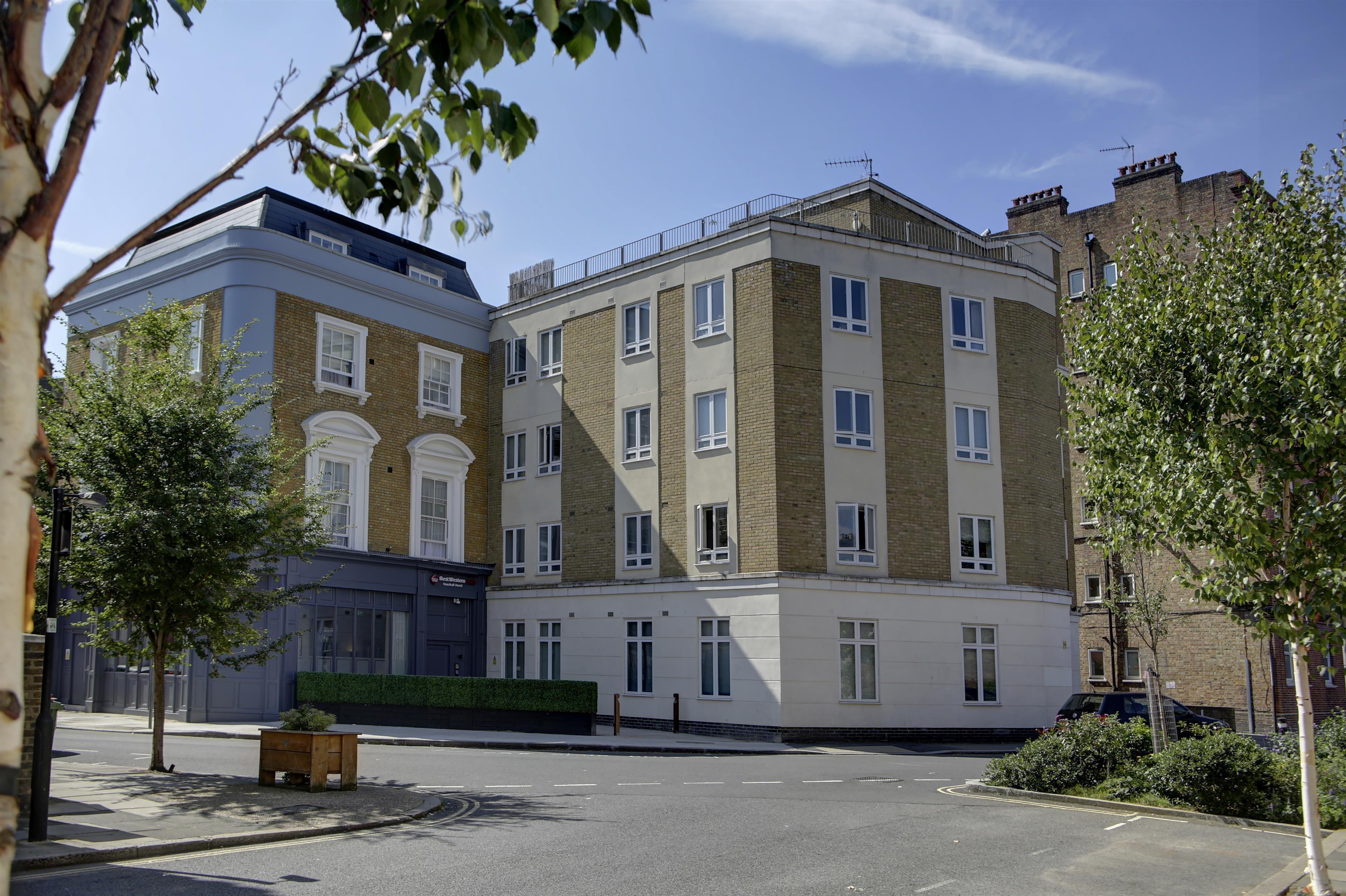 4 Smart 4-Star Hotels Near Barnes Worth Booking